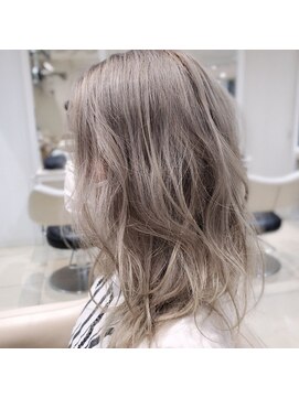 アッシュ 日吉店(Ash) プラチナベージュ