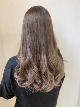 ロミー(Romy) グラデーションカラー/ベージュ/外国人風/ケアブリーチ