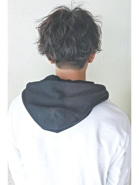 コンビネーション(combination) 波巻きスパイラルパーマ メンズパーマ センター分け前髪 黒髪03