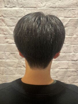 グレイスフル バーバープラチナム 六本木店(Graceful Barber platinum) ツーブロック/黒髪/マッシュ/センターパート/刈り上げ/メンズ