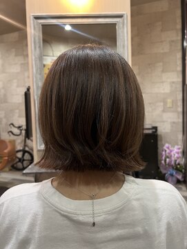 ハコ(H.A.Co) 菱形シルエットのクビレボブです。