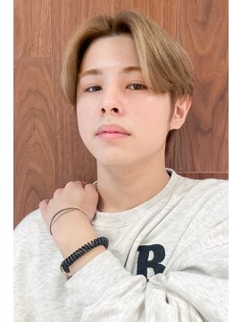 ハイファイブ ヘアーアンドフェイス(Hi FIVE hair&face) センターパート　ツーブロック