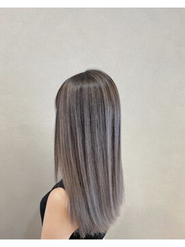 ニューカマー バイ ヘッドライト シブヤ(NEW COMER by HEADLIGHT shibuya) グレージュ×セミロングレイヤー