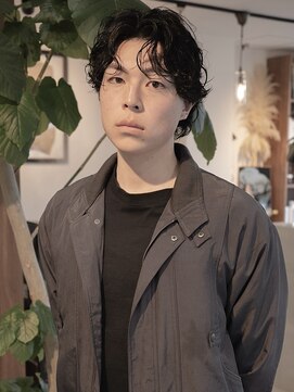 ウィム(wim) 『メンズミディアムパーマ』メンズミディアム/センターパート