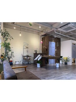 あなたの”なりたい”を叶える！経験豊富なStylistが洗練されたカット技術をご提供◎笑顔が映えるstyleに