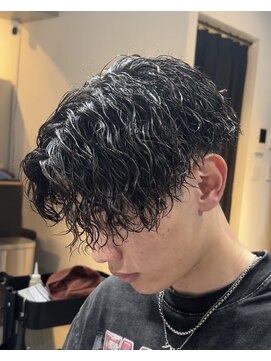 ブルニール 心斎橋(BLEUNIR) ツイストスパイラルパーマ　縦落ち　フェード