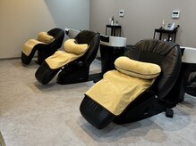 チザン(TIZAN)の雰囲気(まるでベットで寝ているような居心地のフルフラットシャンプー台)