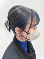 モザミ(MOZAMI)&nbsp;透明感を引き出すブルーグレーのフェイスフレーミングカラー