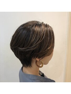 レンジシキチジョウジ (RENJISHI KICHIJOJI) ピアスも映えるハンサムショート【RENJISHI AKN】