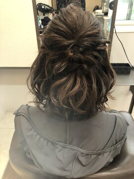 アプシー 三田駅前店(Apsee) ハーフアップ/ねじり編み