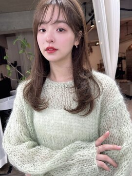 インビテーション(invitation) カーキベージュレイヤーロング大人かわいいヘルシースタイル