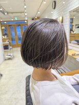 フープ 川越(hoop)&nbsp;透明感ある白髪ぼかしマットカラー乾かしただけでまとまるボブ