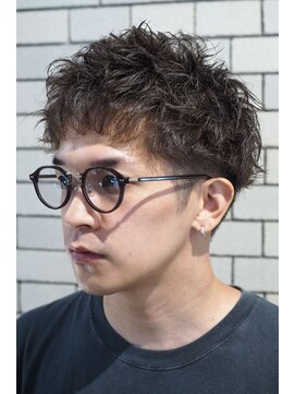 ヨシザワインク プレミアム 横浜 桜木町店(YOSHIZAWA Inc. PREMIUM) メガネに合うスパイキーフェザーショートツーブロックバーバー