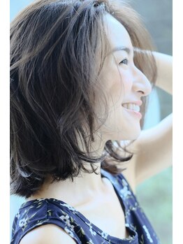 Heimili. 新宿御苑前【ヘイミリ】【5月8日NEW OPEN(予定)】の写真/【新宿御苑前NEWOPEN!】白髪染め・白髪ぼかしの相談OK!明るいグレイカラーでもオシャレな仕上がりに♪