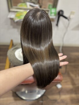 ヘアメイク アンフィ(amphi) オリーブグレージュ