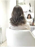 アッシュグレージュ×ロング柔らかウェーブ