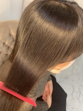 エスカーラ 表参道(THE ESCALA) 艶感たっぷりベージュ×髪質改善トリートメント【タビラマユミ】