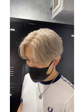 レイズ 名古屋(RAYS) ナチュラル刈り上げセンターパート外国人風ホワイトカラー