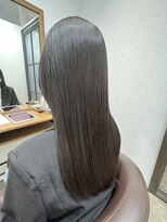 暗め透けネビージュ美髪こなれストレート