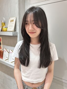 ヨーク(YOKE) YOKE 切りっぱなしフェイスレイヤーカットネイビーブラック前髪