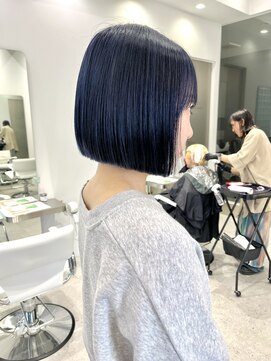 イリ(iLi) 【iLi×REN】ネイビーブルー/ミニボブ