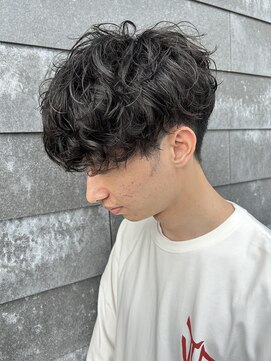 ヒュイル バイ ニアウ(Hwyl by Niau) メンズマッシュツーブロックシャドウパーマニュアンスパーマ眉毛