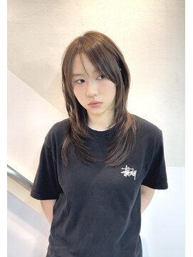 トニーアンドガイ 青山店(TONI & GUY) ミディアムレイヤー　内巻きレイヤー　抜け感　透明感カラー