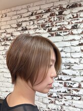 ドルフ(DORUF)&nbsp;大人ショート×アッシュグレージュ×ハイライト