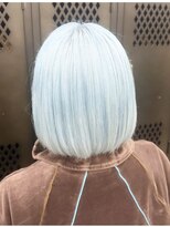 ギークス(GEEKS)&nbsp;【GEEKS渋谷】ペールブルー/ホワイトカラーハイトーンボブ/ボブ