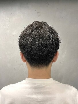 ワンワンオー バーバーショップ 長浜店(@110 BARBER SHOP) スペインパーマ パーマメンズ色気