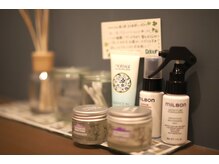 【Toilet】広々したお手洗いにはヘアオイルやハンドクリームなどのアメニティーが充実♪
