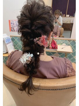 アドラーブル ヘアサロン(Adorable hair salon) 編みおろしアレンジ