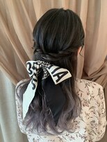 大人可愛い　ハーフアップ　スカーフアレンジ　波巻き　デート