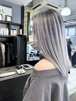 ロイオブジゼル(roi of GiseL)&nbsp;バレイヤージュ　ハイトーンカラー　シルバーカラー