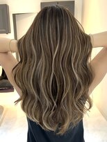 ヨロ 小岩(YOLO) ミルクティーグレージュハイライトケアブリーチレイヤーカット