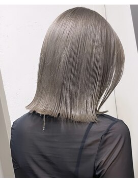 ジェプシー(JPCY) シルバーグレー/切りっぱなしボブ