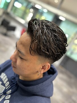 フランクスバーバーリベラルド 横浜(FRANK'S BARBER LIBERALD) かき上げツーブロラフスリックバック