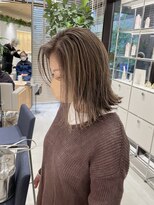 ステアケース 武蔵小杉店(stair:case) 温かみのあるウォームベージュ 白髪ぼかしハイライト