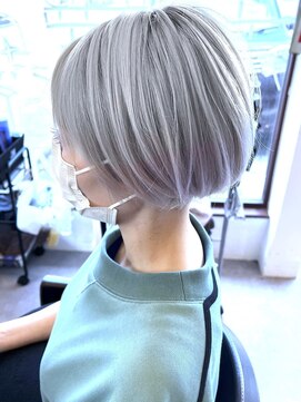 ブレイズヘアー(BLAZEhair) 【透明感バツグン】ショートボブ×ホワイト×ブリーチ２回