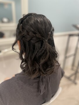 ホワイト 東京新宿店(White) 編み込みハーフアップ!