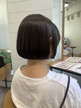 バズ(BUZZ) 顔タイプキュート×丸めミニボブ＊岡本