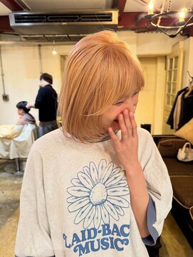 アデ オモテサンドウ(ade omotesando) ペールトーンのオレンジベージュとレボブで作るツヤ髪スタイル