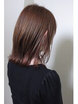 ビアージュ(Viage)&nbsp;:外はねミディ　:インナーカラー:ピンクベージュ:暖色ベージュ