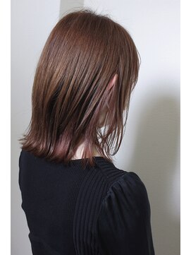 ビアージュ(Viage) :外はねミディ　:インナーカラー:ピンクベージュ:暖色ベージュ