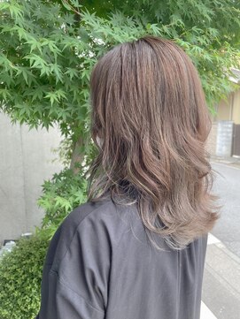 エム インターナショナル 春日部本店(EMU international) 透け感たっぷりアッシュグレー