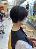 大人可愛い20代30代40代黒髪前下がりショート　ハイライト