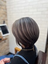 ハサミバイアトリエナガノ 千葉(8sami by atelier nagano) ショートボブ/センターパート/ツヤ髪/グラデーション/イヤリング