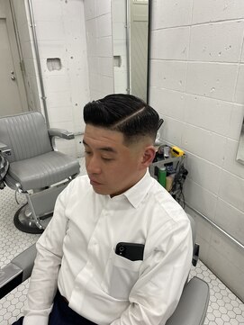 ウェルネス(Wellness) スキンフェード　サイドパート