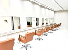 アイル(I'LL)の雰囲気（白を基調とした明るい店内です☆）