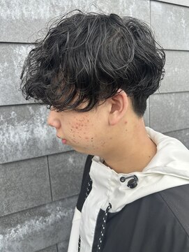 ヒュイル バイ ニアウ(Hwyl by Niau) メンズマッシュシャドウパーマスパイラルパーマニュアンスパーマ